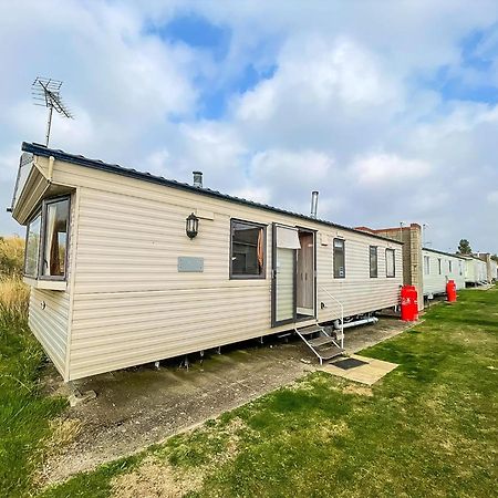 Lovely 6 Berth Caravan At Naze Marine Holiday Park In Essex Ref 17275C Walton-on-the-Naze Zewnętrze zdjęcie