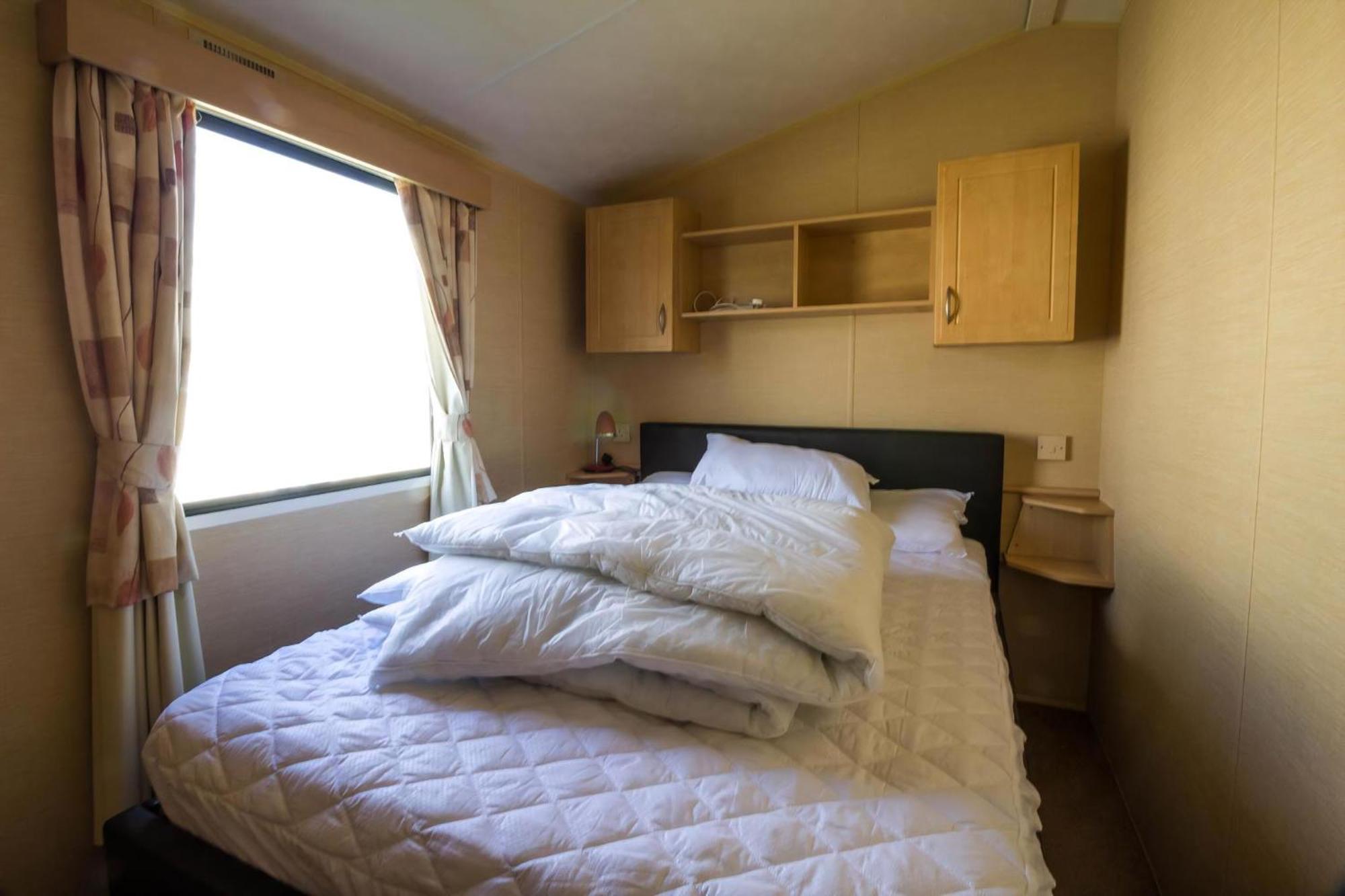 Lovely 6 Berth Caravan At Naze Marine Holiday Park In Essex Ref 17275C Walton-on-the-Naze Zewnętrze zdjęcie