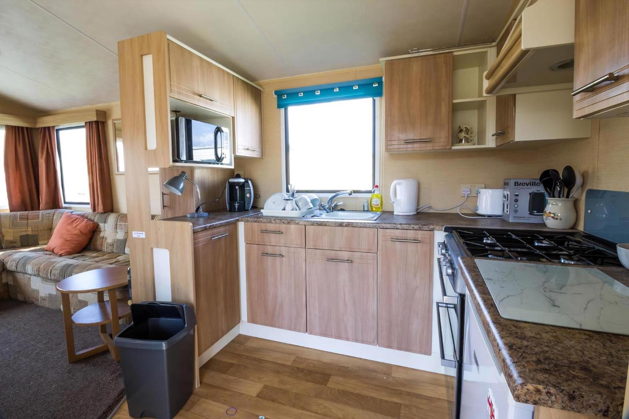 Lovely 6 Berth Caravan At Naze Marine Holiday Park In Essex Ref 17275C Walton-on-the-Naze Zewnętrze zdjęcie